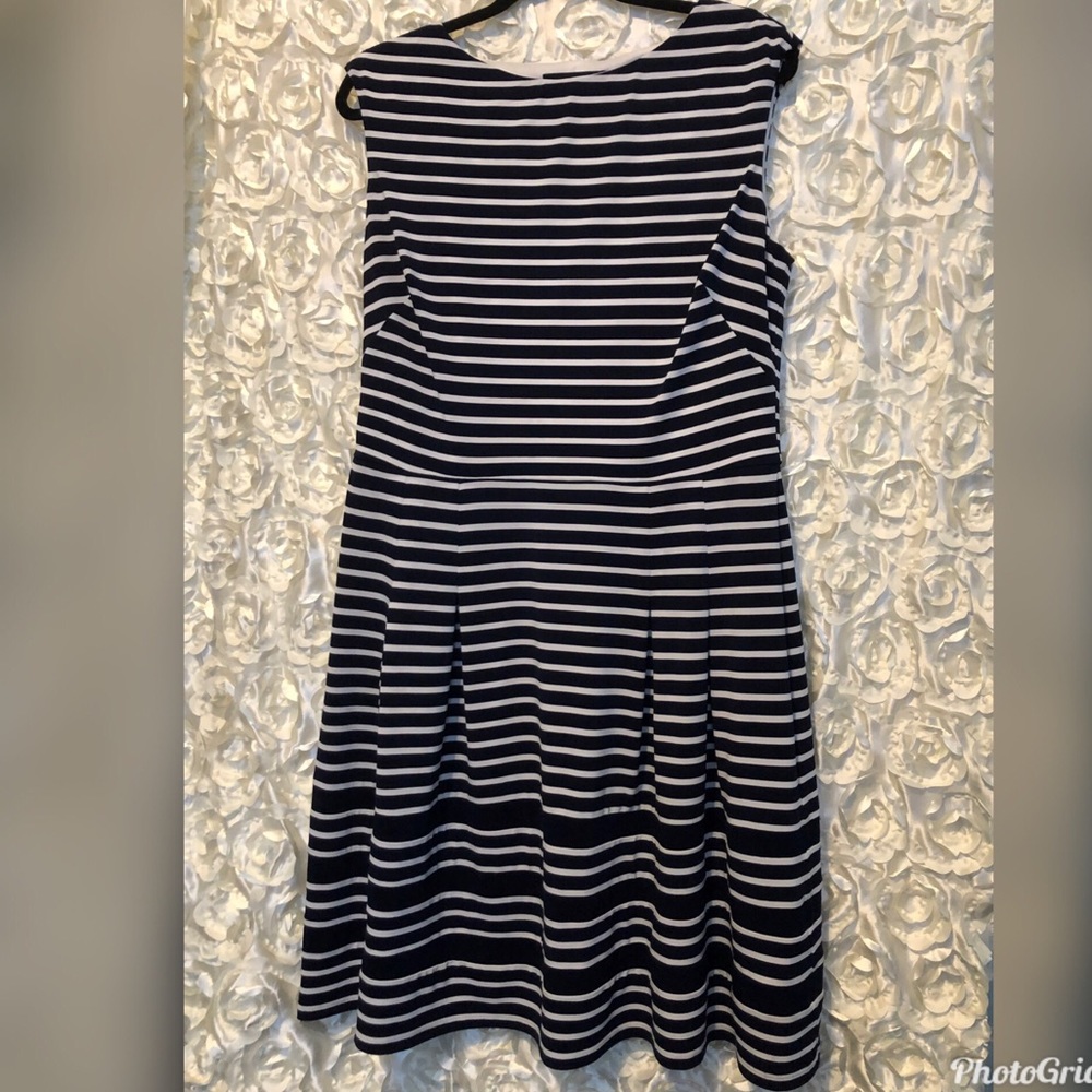 Navy dress with crew neck